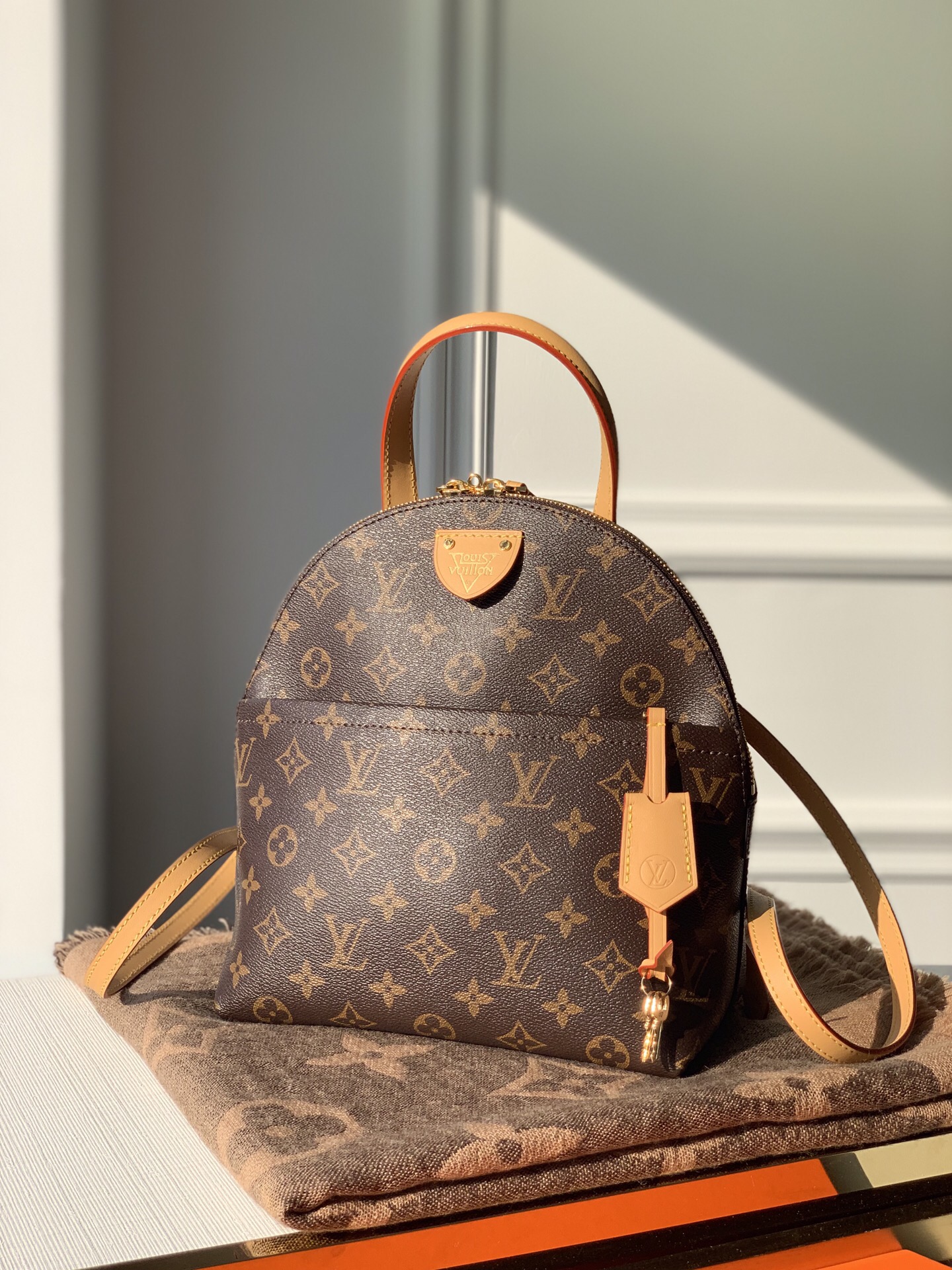 l0vis Vvtt0n moon backpack rucksack monogram canvas 2020 m44944 23 x 32 x 13 cm