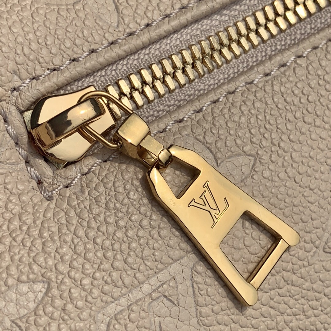 l0vis Vvtt0n bumbag monogram empreinte leather creme m44812 37 cm