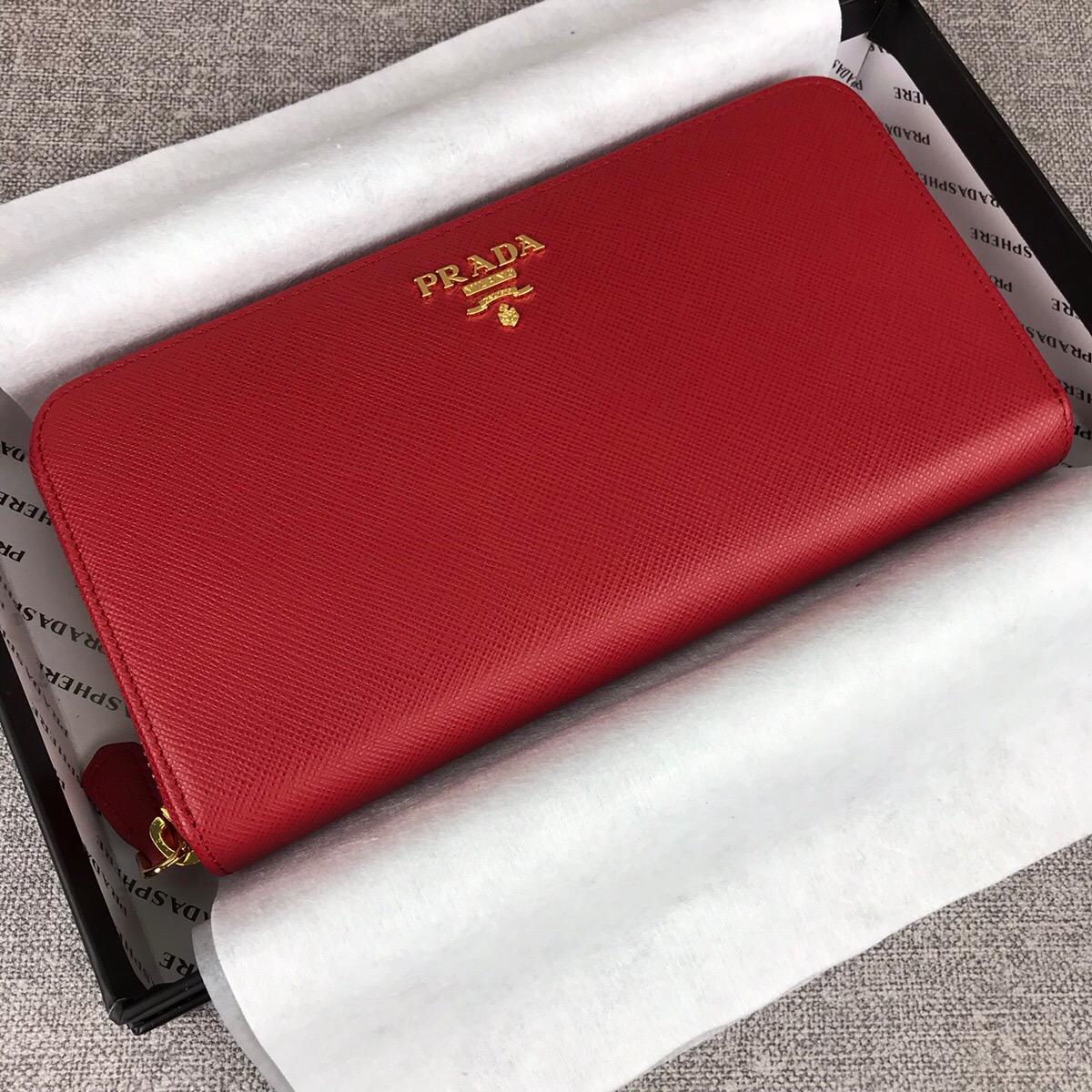 Pra*a large saffiano leather wallet red 1ml506 20 x 10 cm