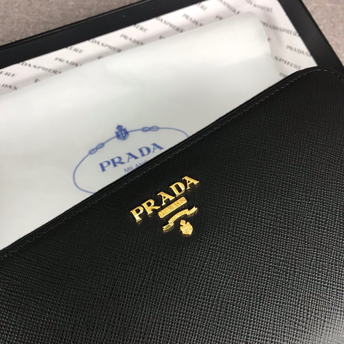 Pra*a large saffiano leather wallet black 1ml506 20 x 10 cm