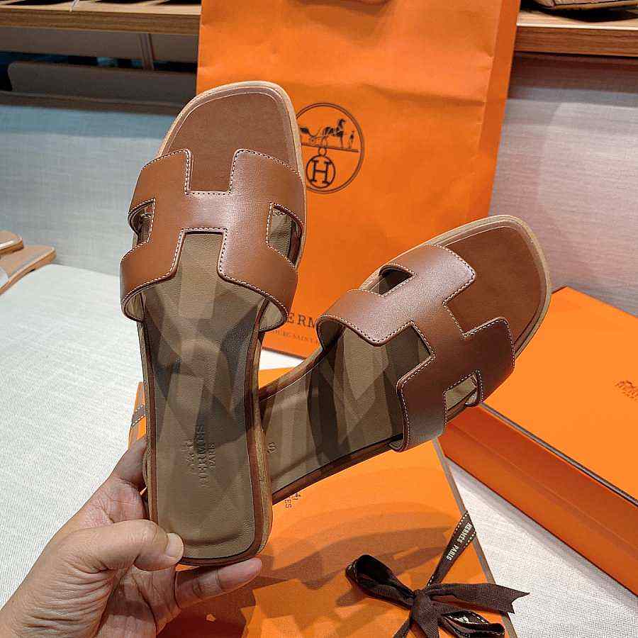 H**me5 slippers brown