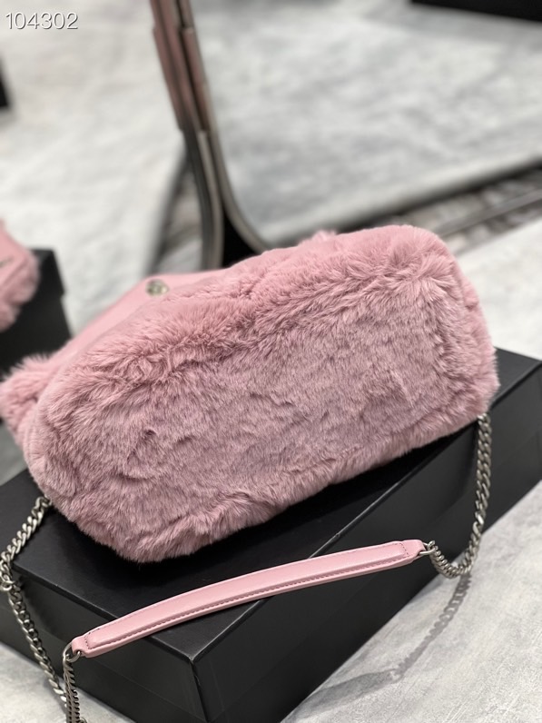 Y51 small puffer bag in merino shearling and lambskin nude pink 57747628 29 × 17 × 11 cm