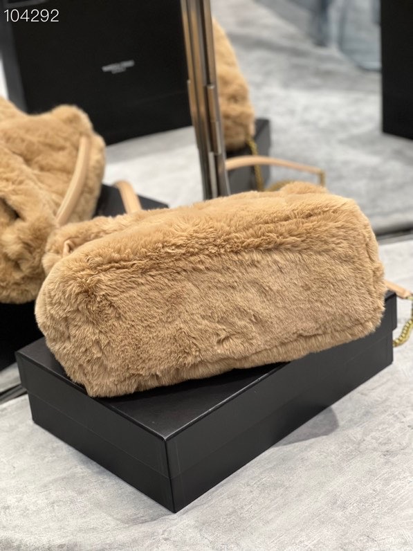 Y51 medium puffer bag in merino shearling and lambskin light brown 577475 35 × 23 × 13.5 cm