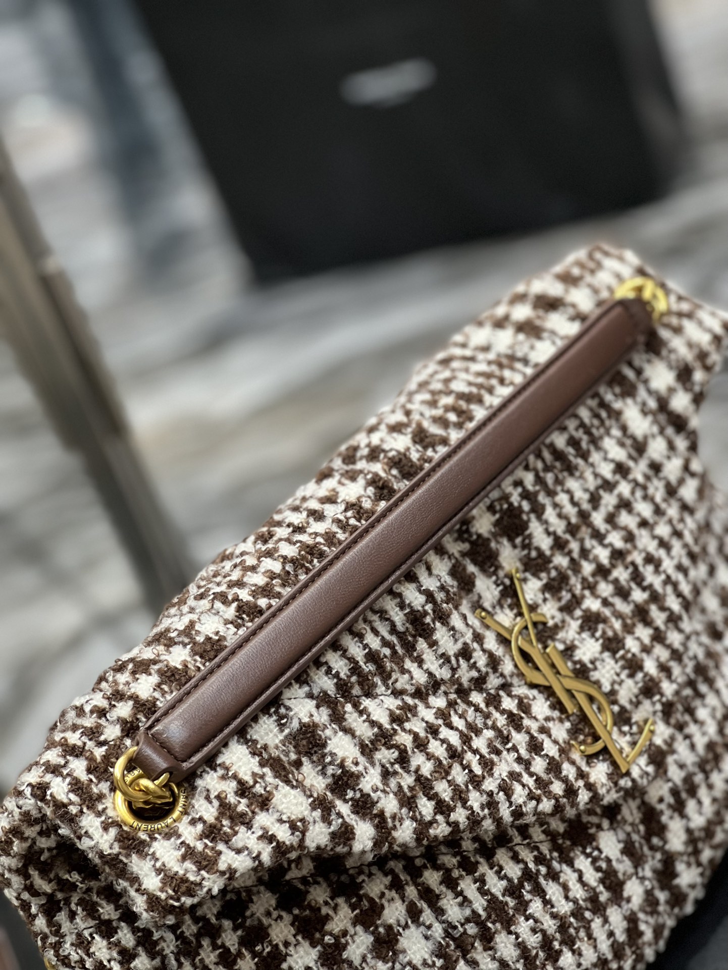 Y51 medium puffer bag in checked tweed and lambskin beige 5774752 35 × 23 × 13.5 cm