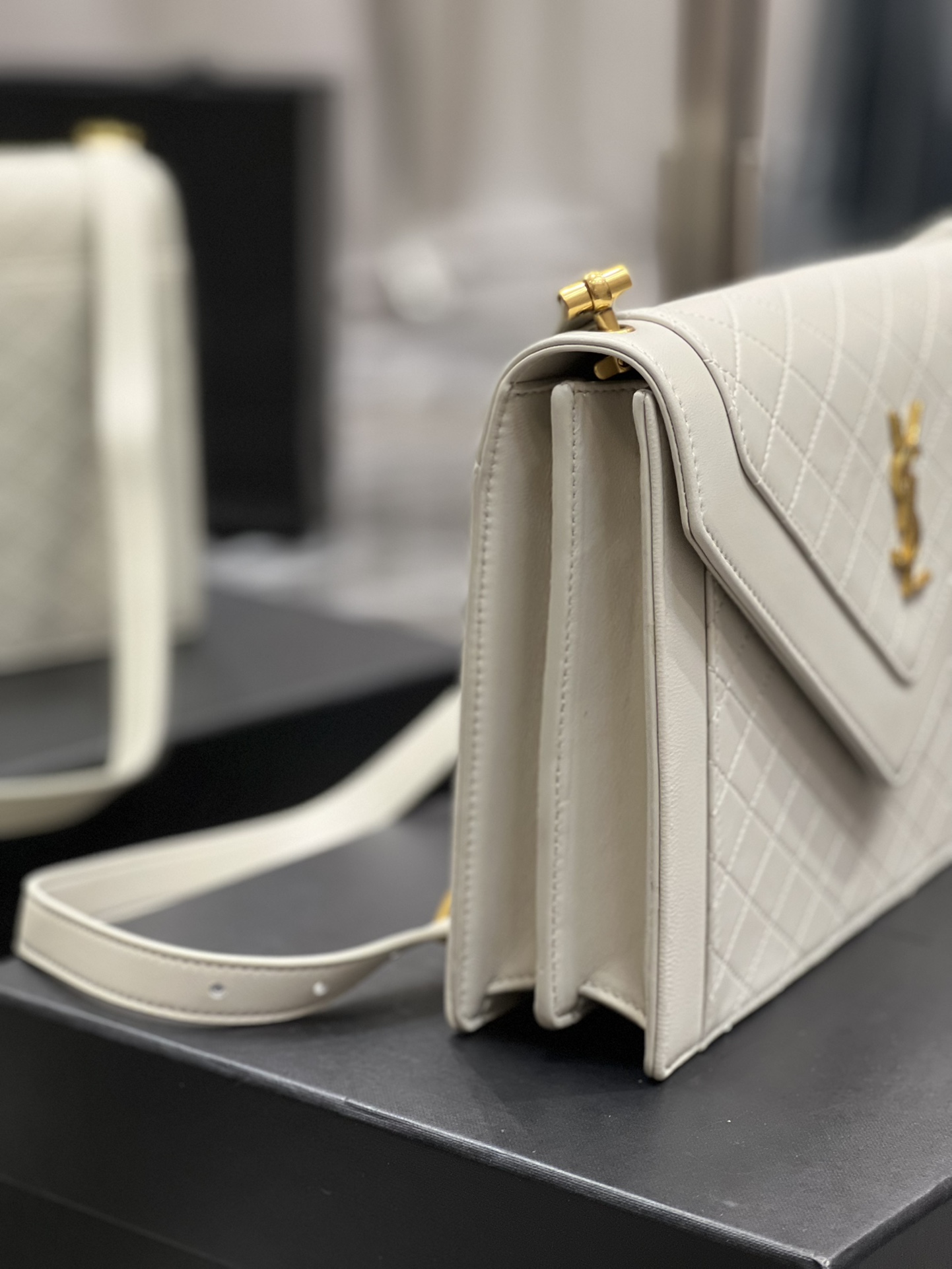 Y51 gaby satchel in quilted lambskin white 6688631 26 × 18 × 5 cm