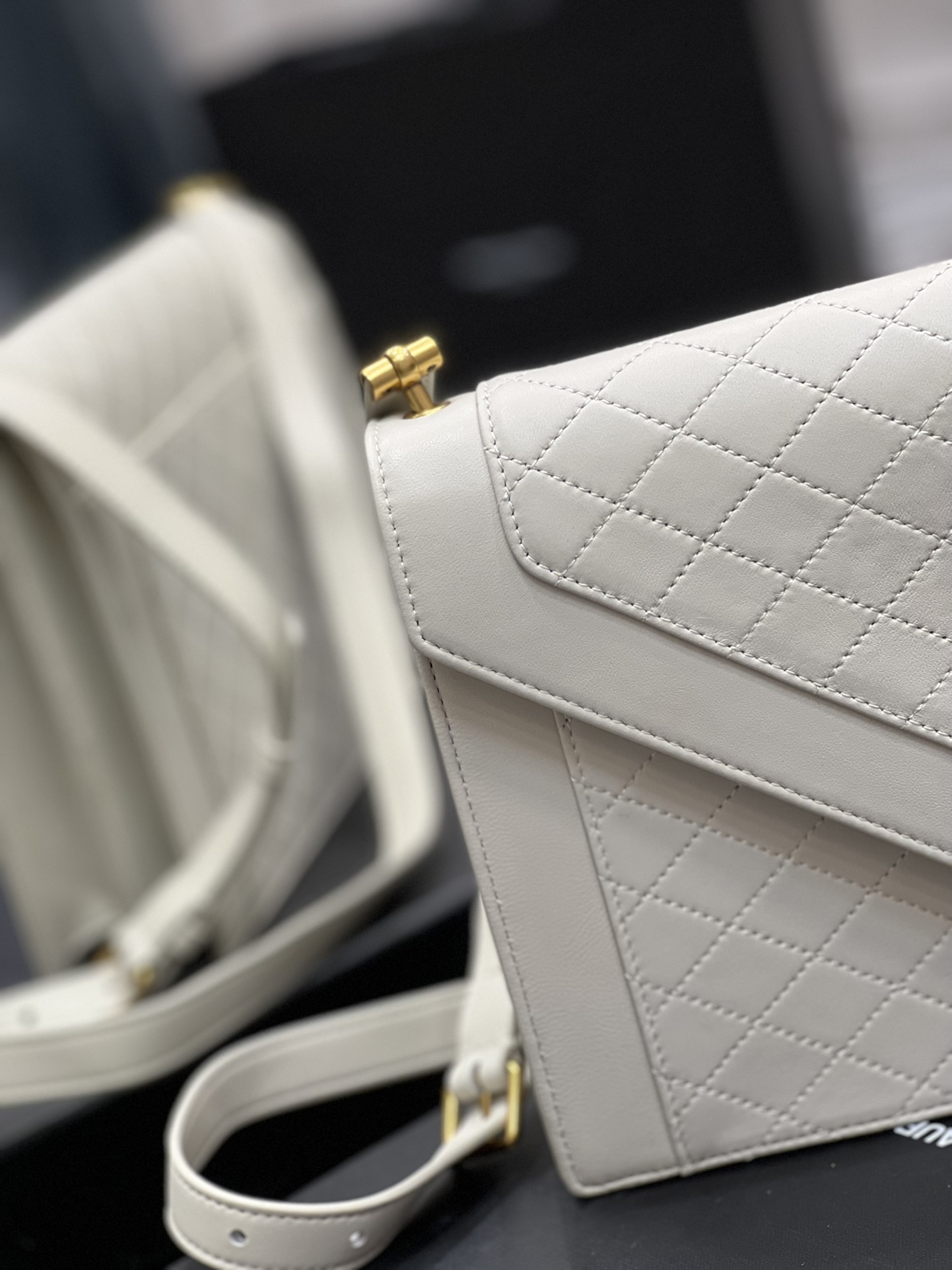 Y51 gaby satchel in quilted lambskin white 6688631 26 × 18 × 5 cm