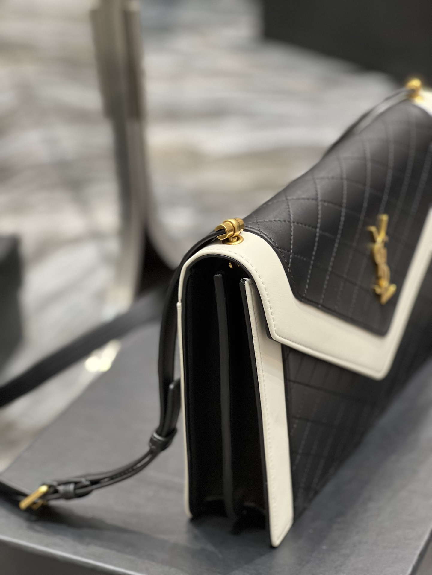 Y51 gaby satchel in lambskin black and white 6688631 26 × 18 × 5 cm