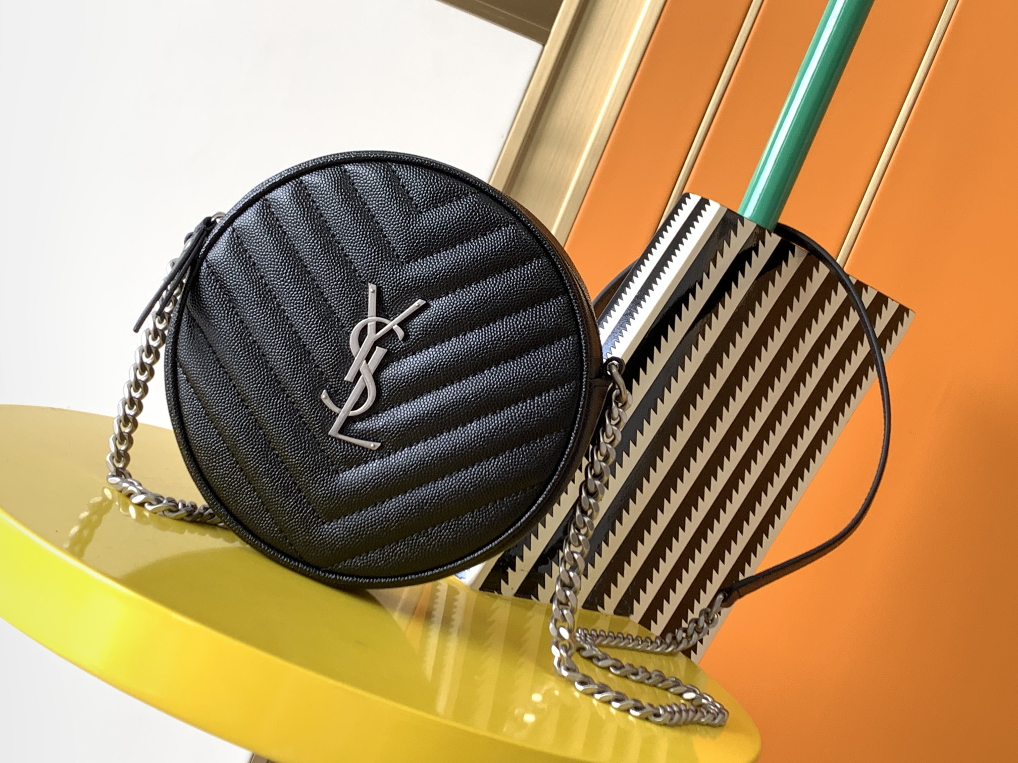Y51 vinyle round camera bag in chevron-quilted grain de poudre embossed leather silver metal 6104361 17 x 17 x 5.5 cm