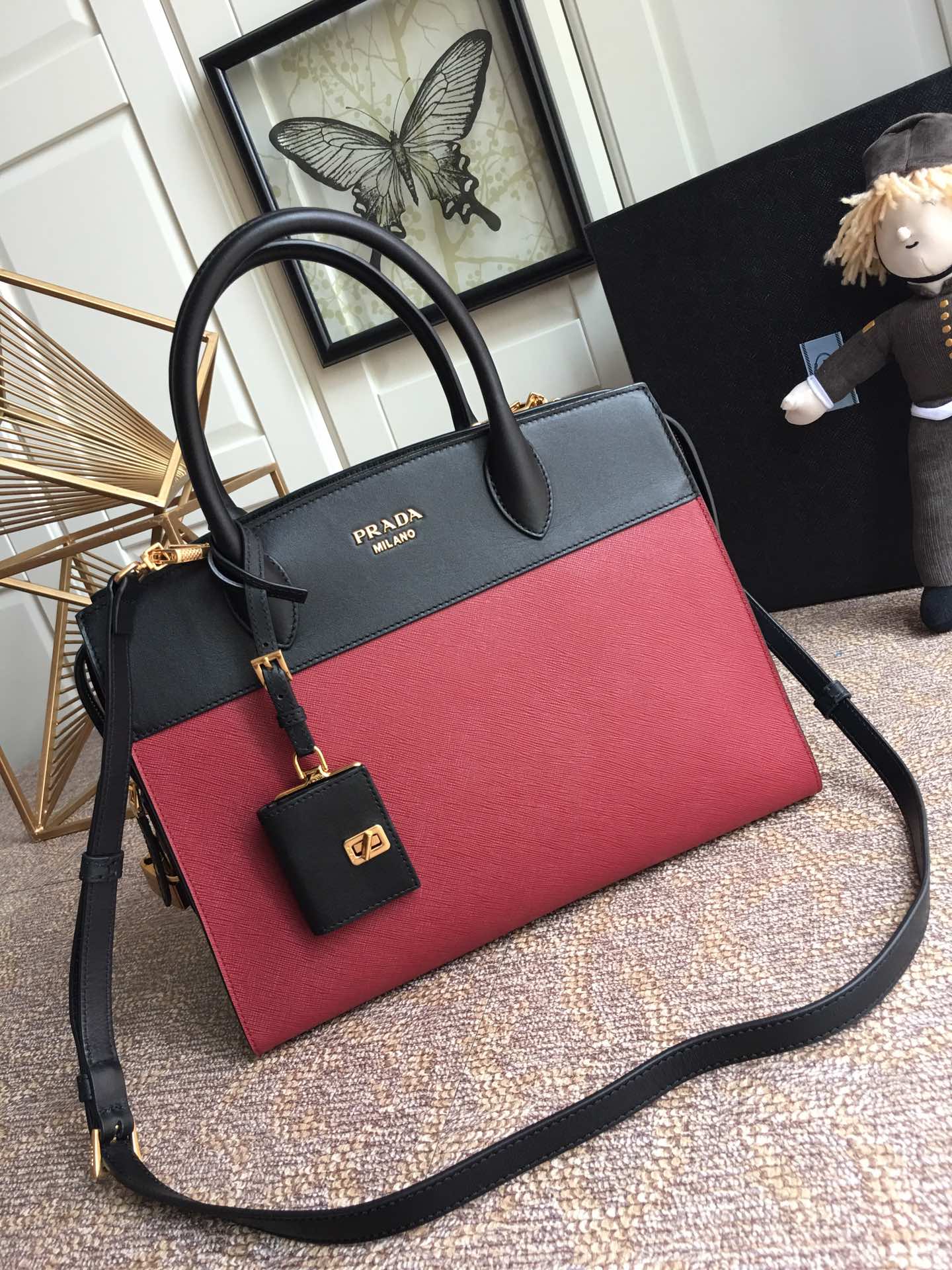 Pra*a medium esplanade bag leather red/black 30 x 22 cm