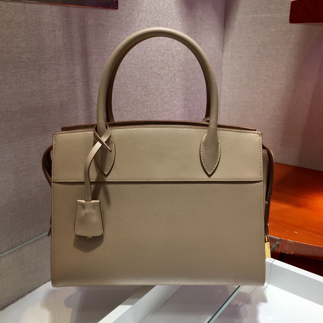 Pra*a medium esplanade bag leather beige 30 x 22 cm
