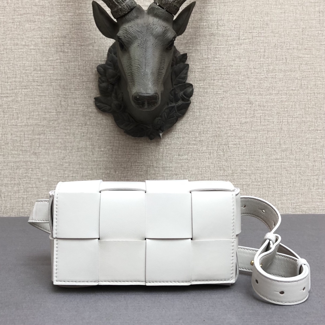 b0tt*ga Ven*ta belt cassette white 639367 17.5 x 9.5 x 5 cm