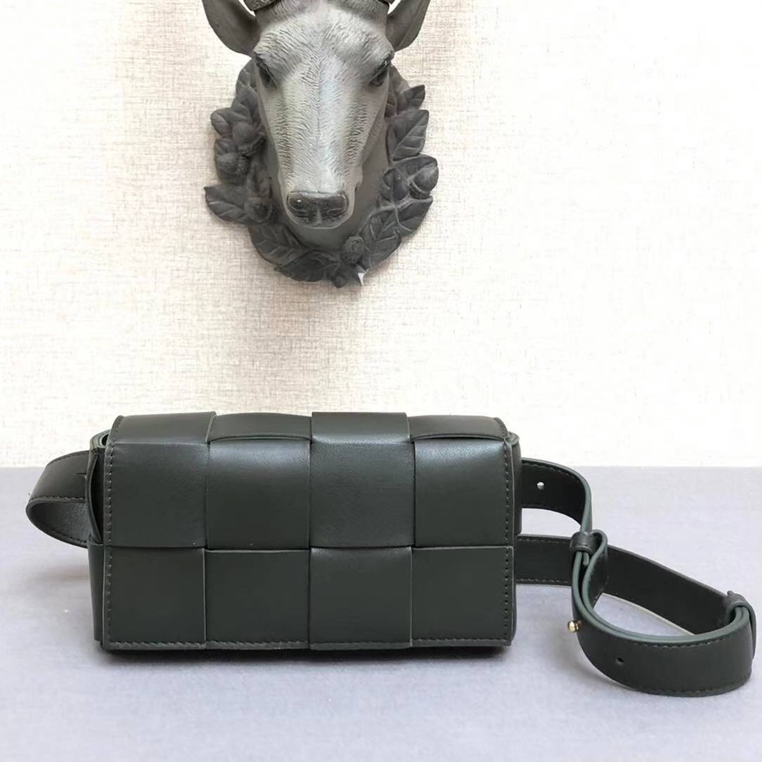 b0tt*ga Ven*ta belt cassette olive green 639367 17.5 x 9.5 x 5 cm