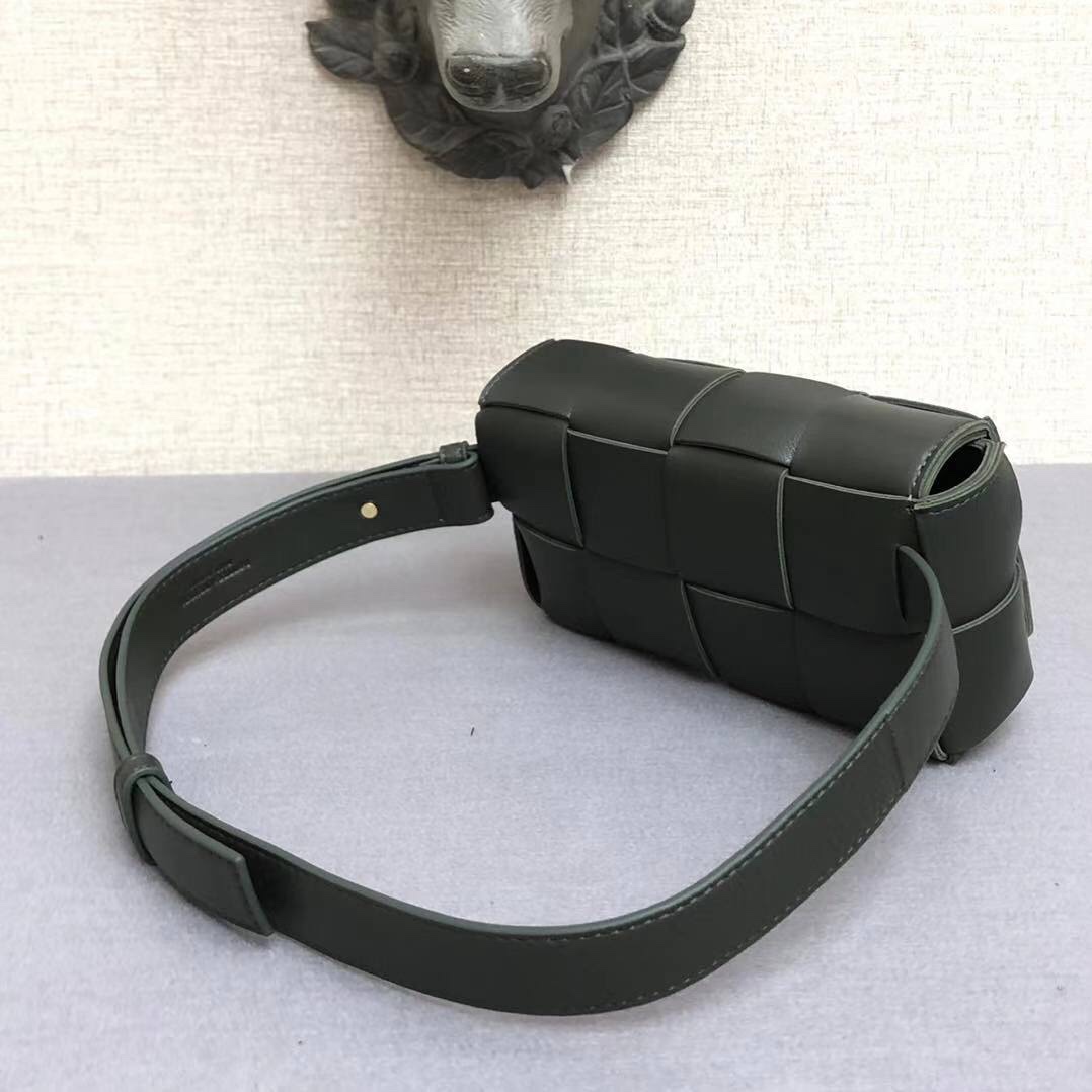 b0tt*ga Ven*ta belt cassette olive green 639367 17.5 x 9.5 x 5 cm