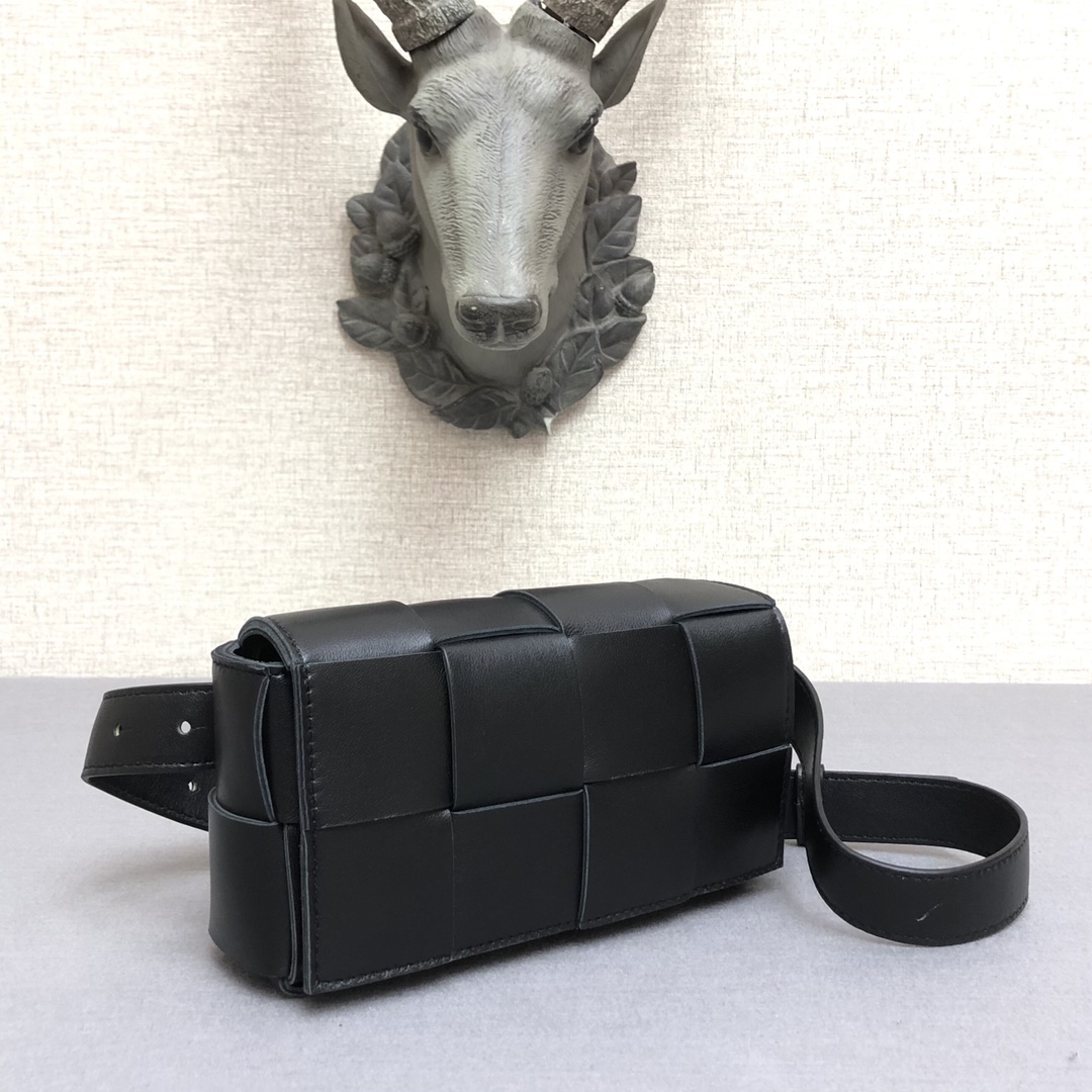 b0tt*ga Ven*ta belt cassette black 639367 17.5 x 9.5 x 5 cm