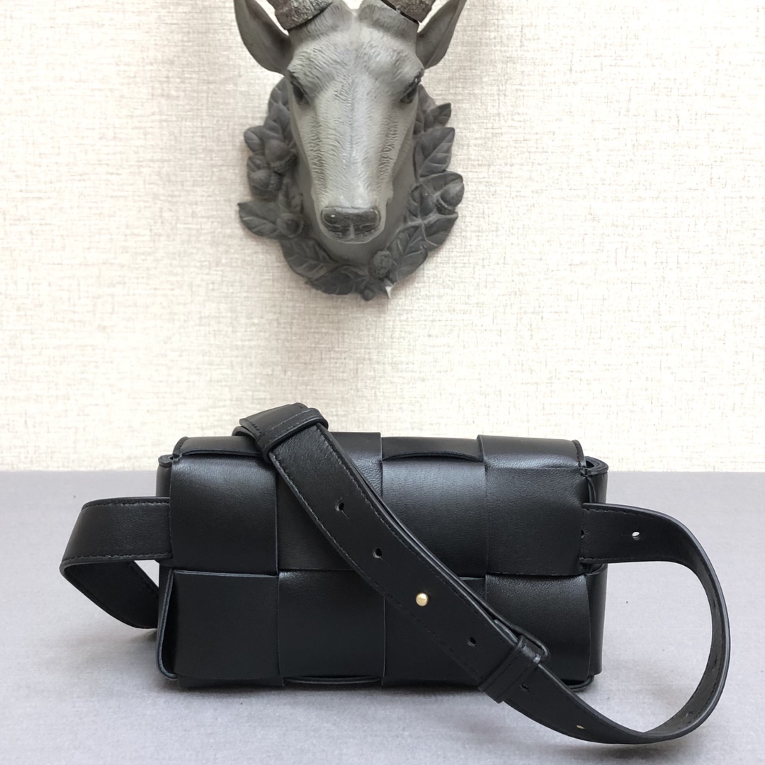 b0tt*ga Ven*ta belt cassette black 639367 17.5 x 9.5 x 5 cm