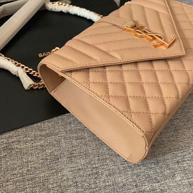 Y51 envelope medium bag in grained leather beige 600185 24 cm