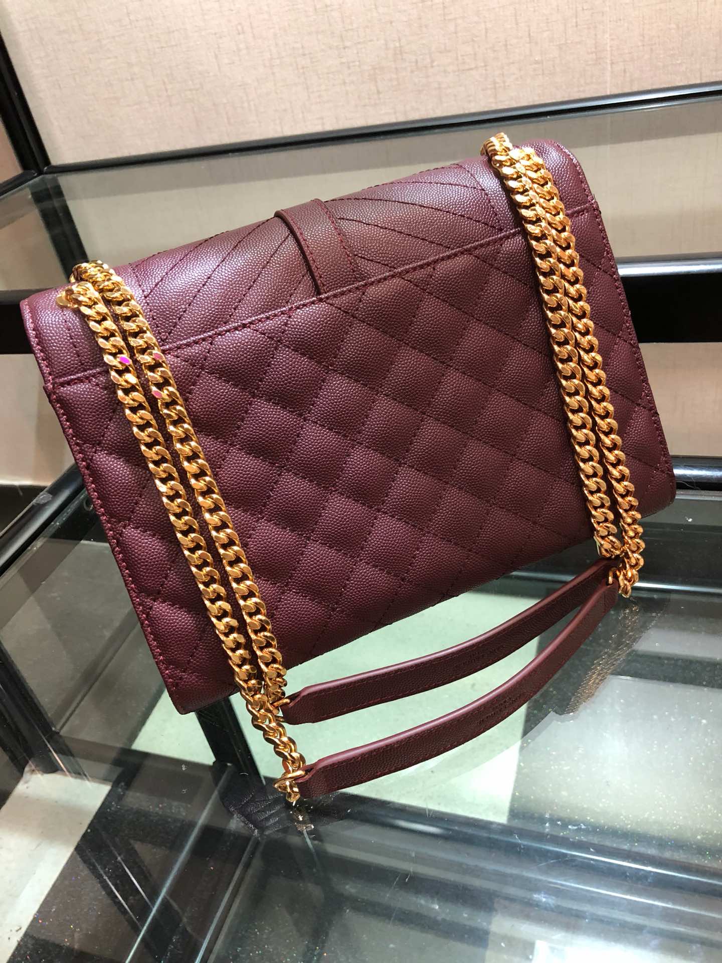 Y51 envelope medium bag in grained leather burgundy 600185 24 x 7.5 x 18 cm