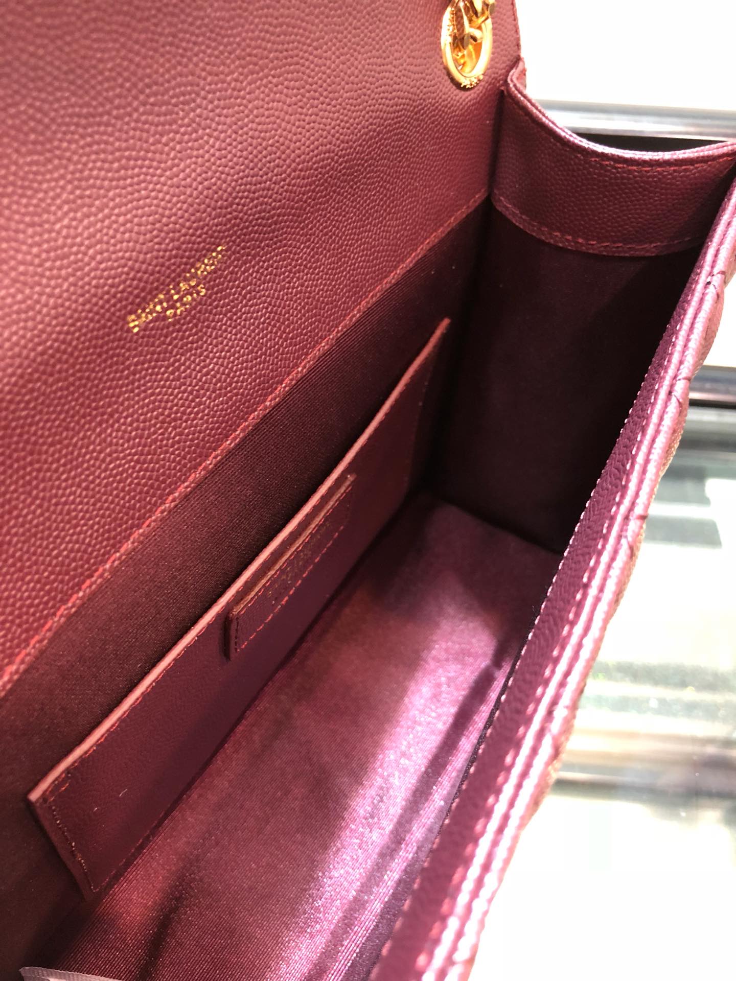 Y51 envelope medium bag in grained leather burgundy 600185 24 x 7.5 x 18 cm