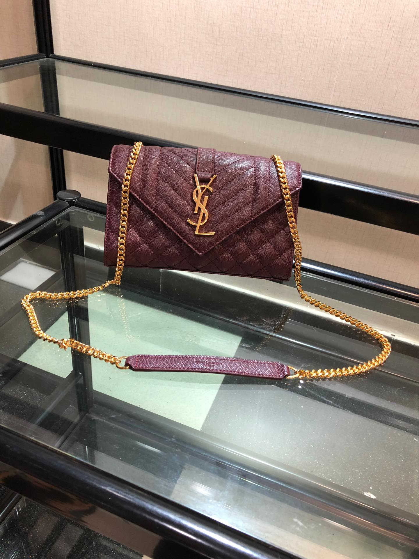 Y51 envelope small bag in grained leather burgundy 600195 21 x 13 x 6 cm