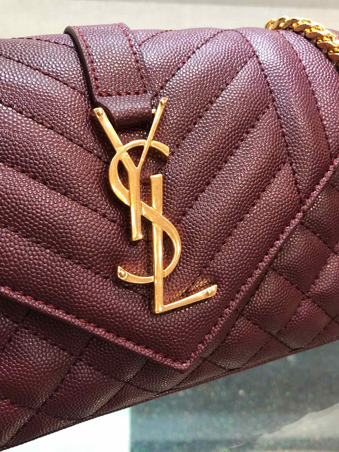 Y51 envelope small bag in grained leather burgundy 600195 21 x 13 x 6 cm