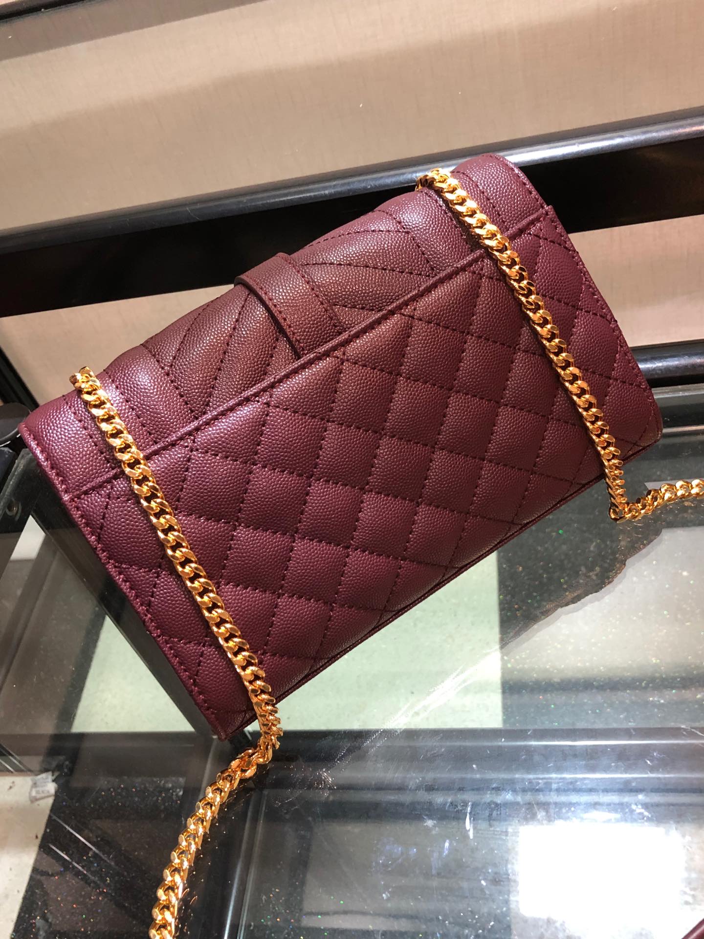 Y51 envelope small bag in grained leather burgundy 600195 21 x 13 x 6 cm