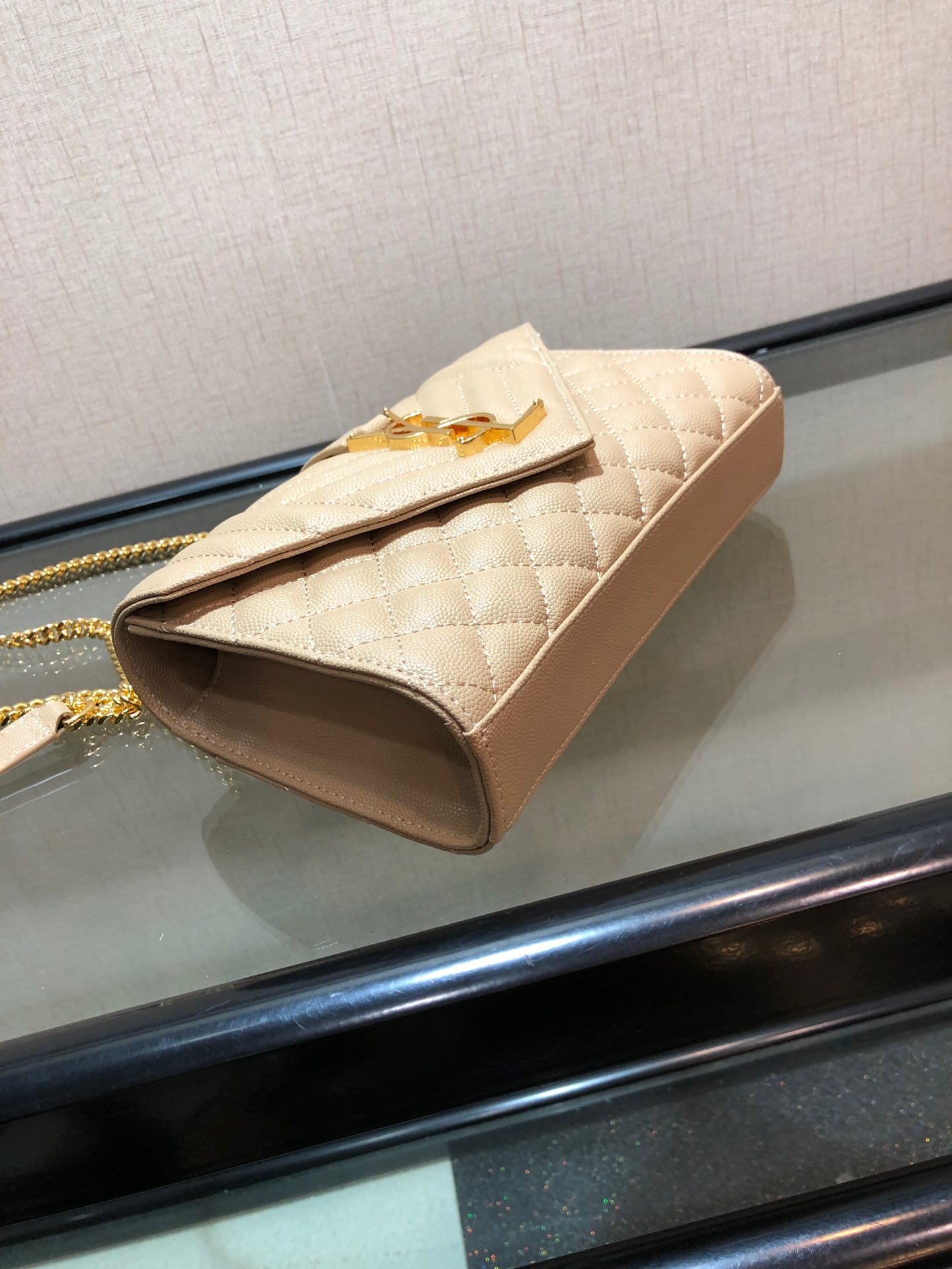 Y51 envelope small bag in grained leather beige 600195 21 x 13 x 6 cm