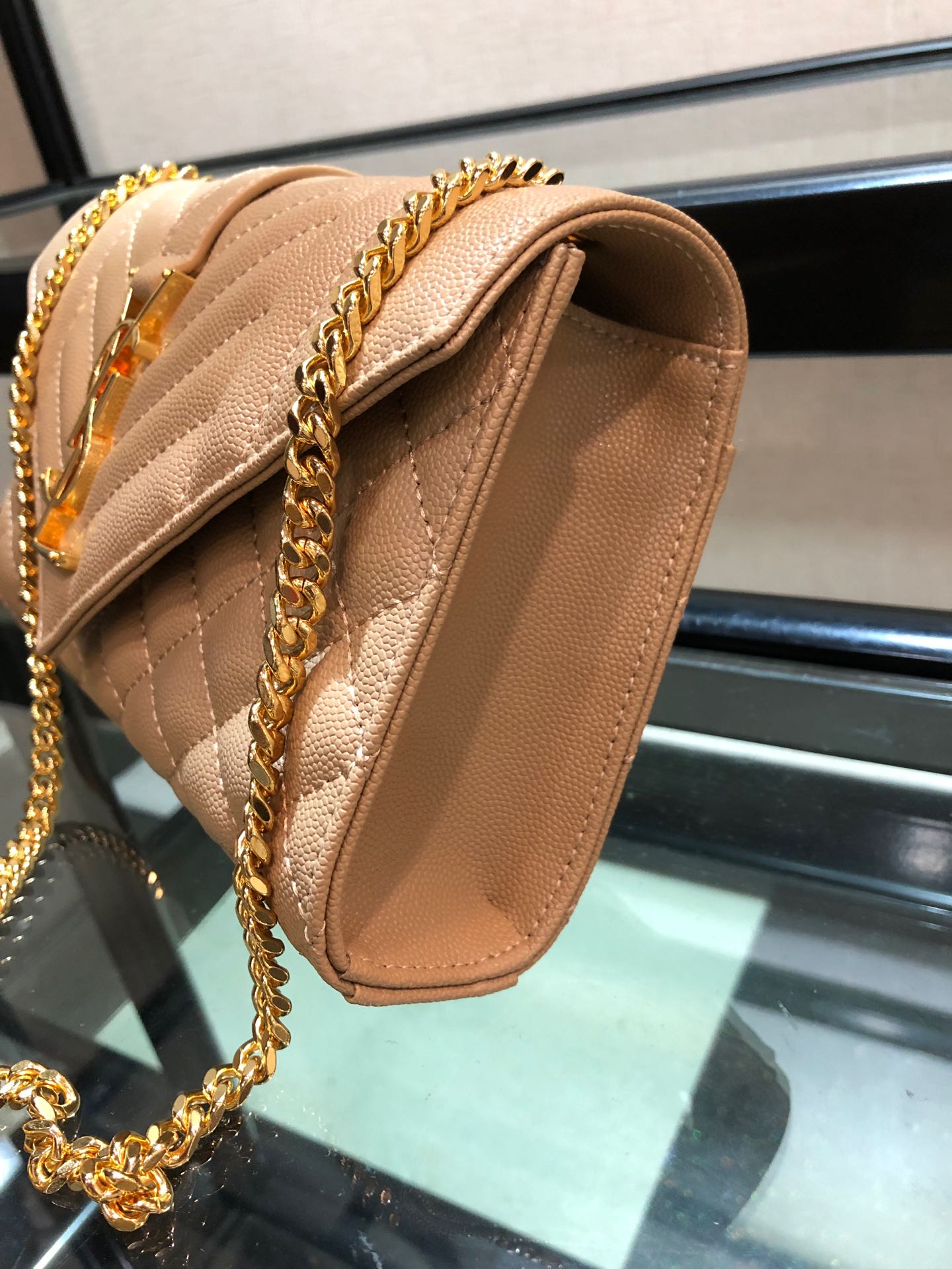 Y51 envelope small bag in grained leather beige 600195 21 x 13 x 6 cm