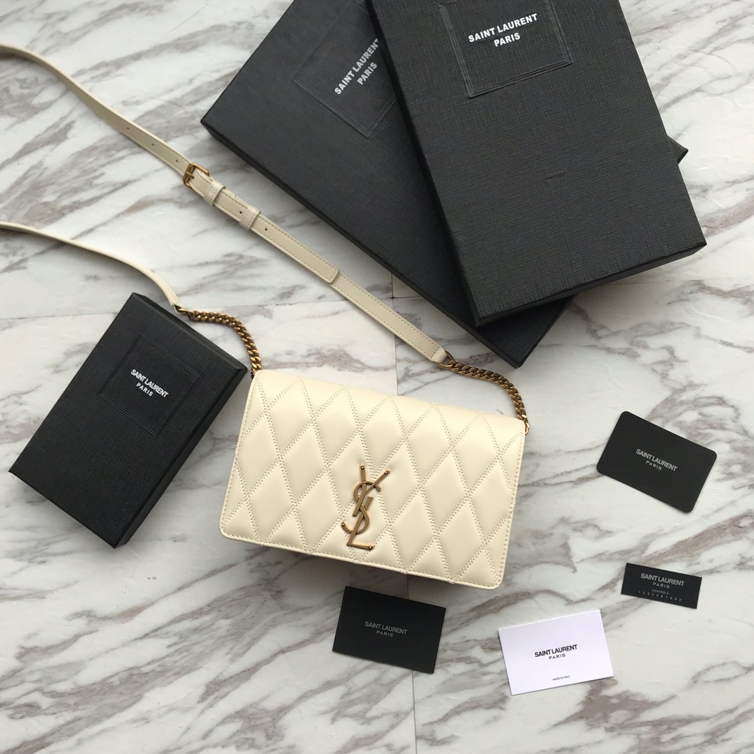 Y51 ladies angie chain bag in quilted lambskin white 568906 22 x 13 x 5.5 cm