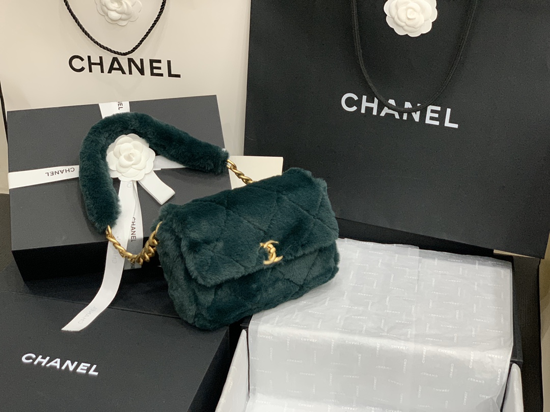 ch**el shearling lambskin flap bag G01den metal green as2240 15.5 x 21.5 x 6.5 cm