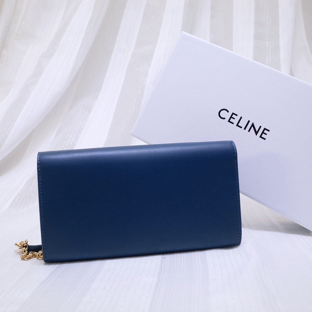 Ce1i*e c wallet on chain in leather navy 19 x 9 cm