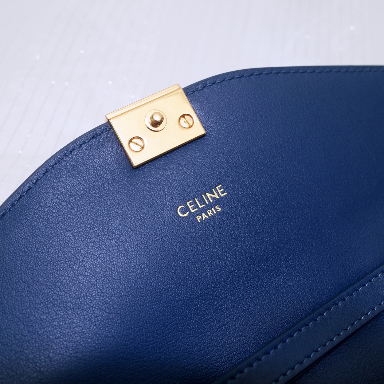 Ce1i*e c wallet on chain in leather navy 19 x 9 cm