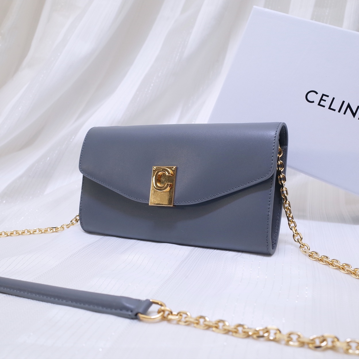 Ce1i*e c wallet on chain in leather lavender 19 x 9 cm