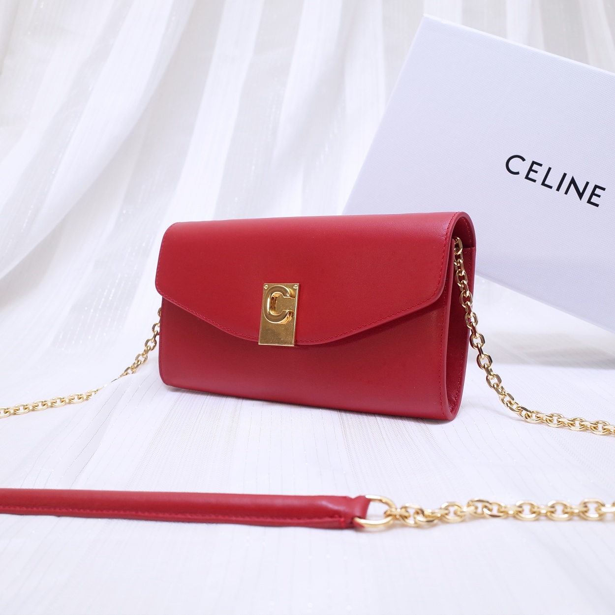 Ce1i*e c wallet on chain in leather red 19 x 9 cm