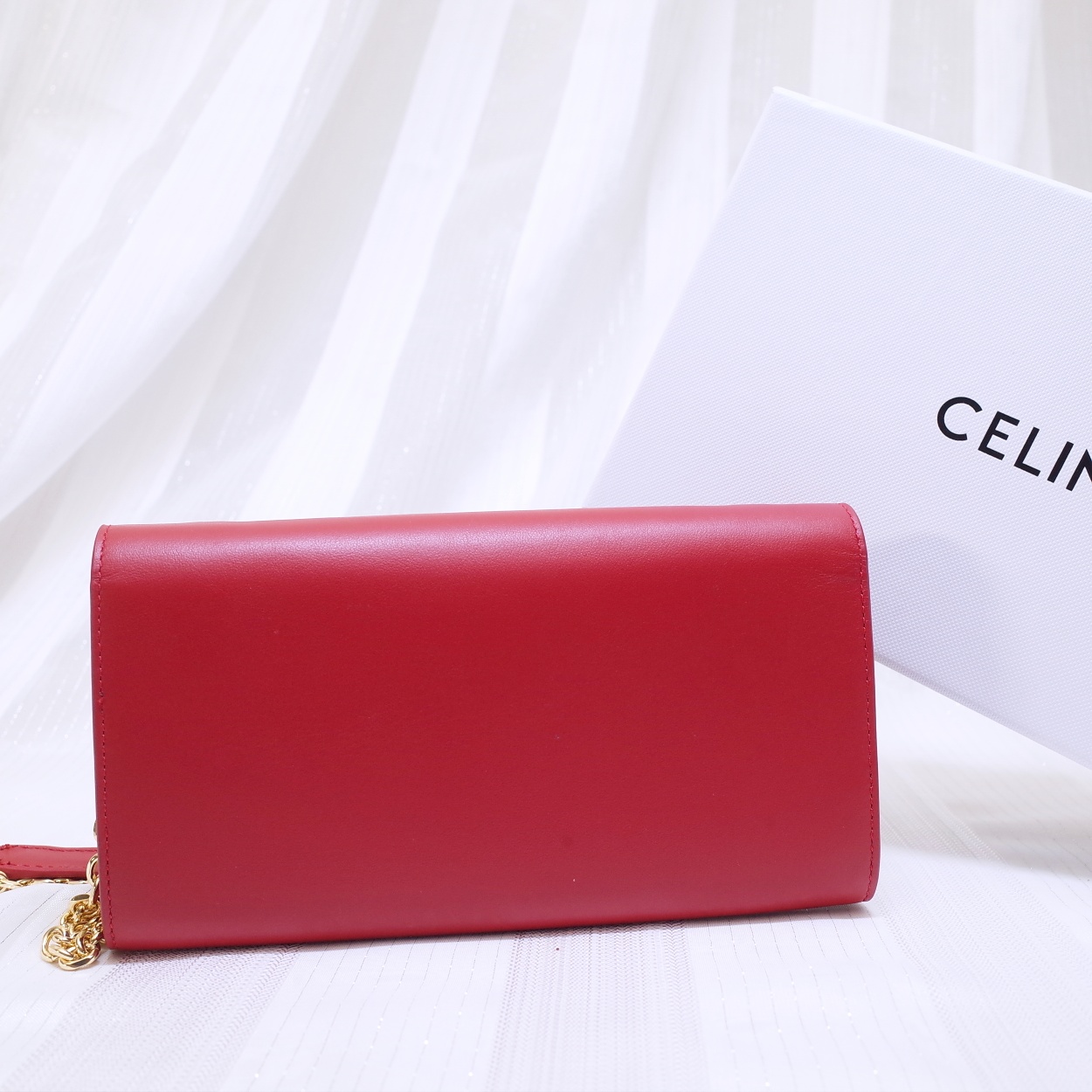 Ce1i*e c wallet on chain in leather red 19 x 9 cm