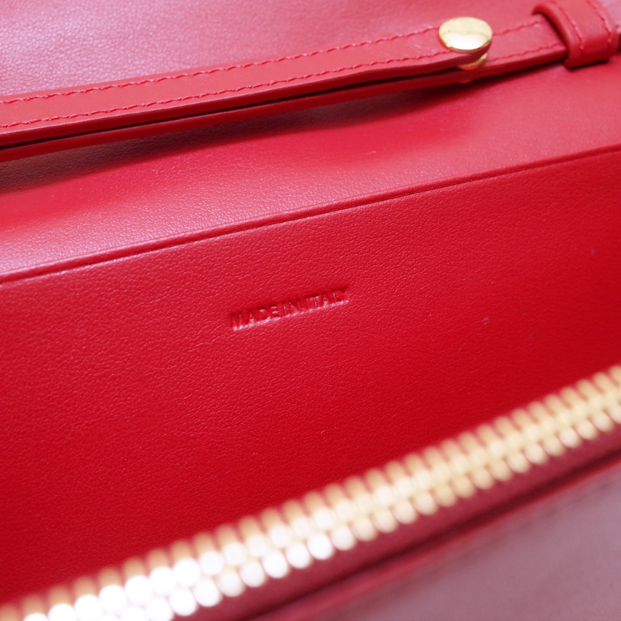 Ce1i*e c wallet on chain in leather red 19 x 9 cm
