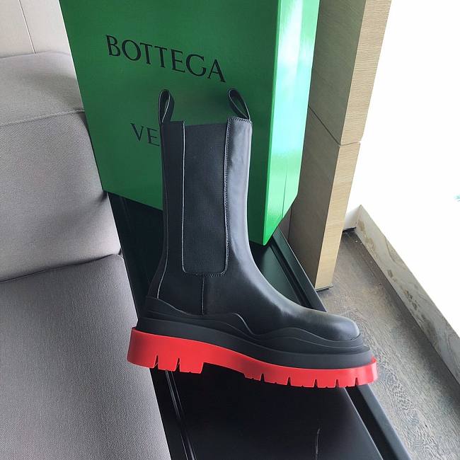 b0tt*ga Ven*ta boots in black/ red