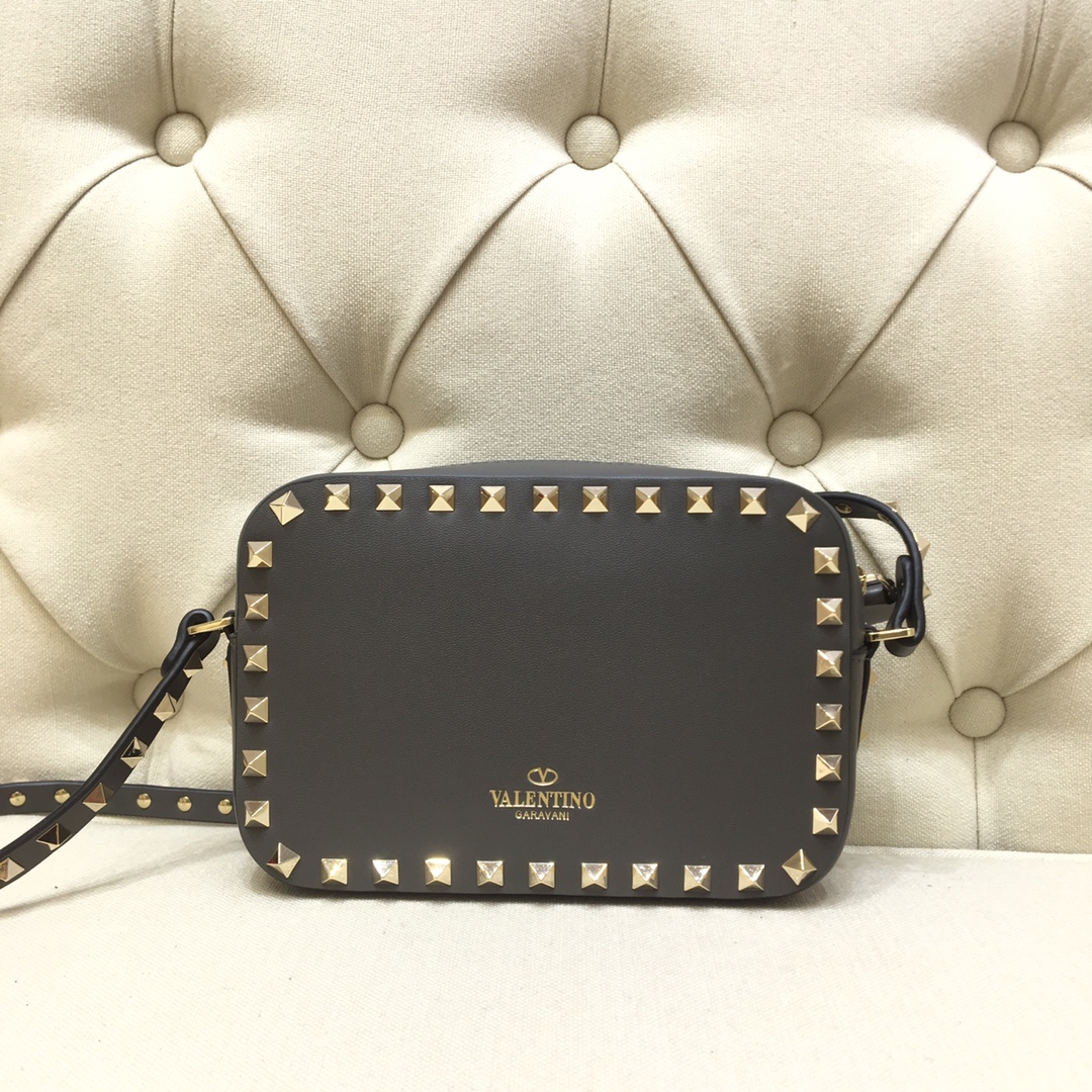 Va1e*ntin0 small rockstud grainy leather crossobody bag gray vw2b0809 18 x 6 x 12 cm