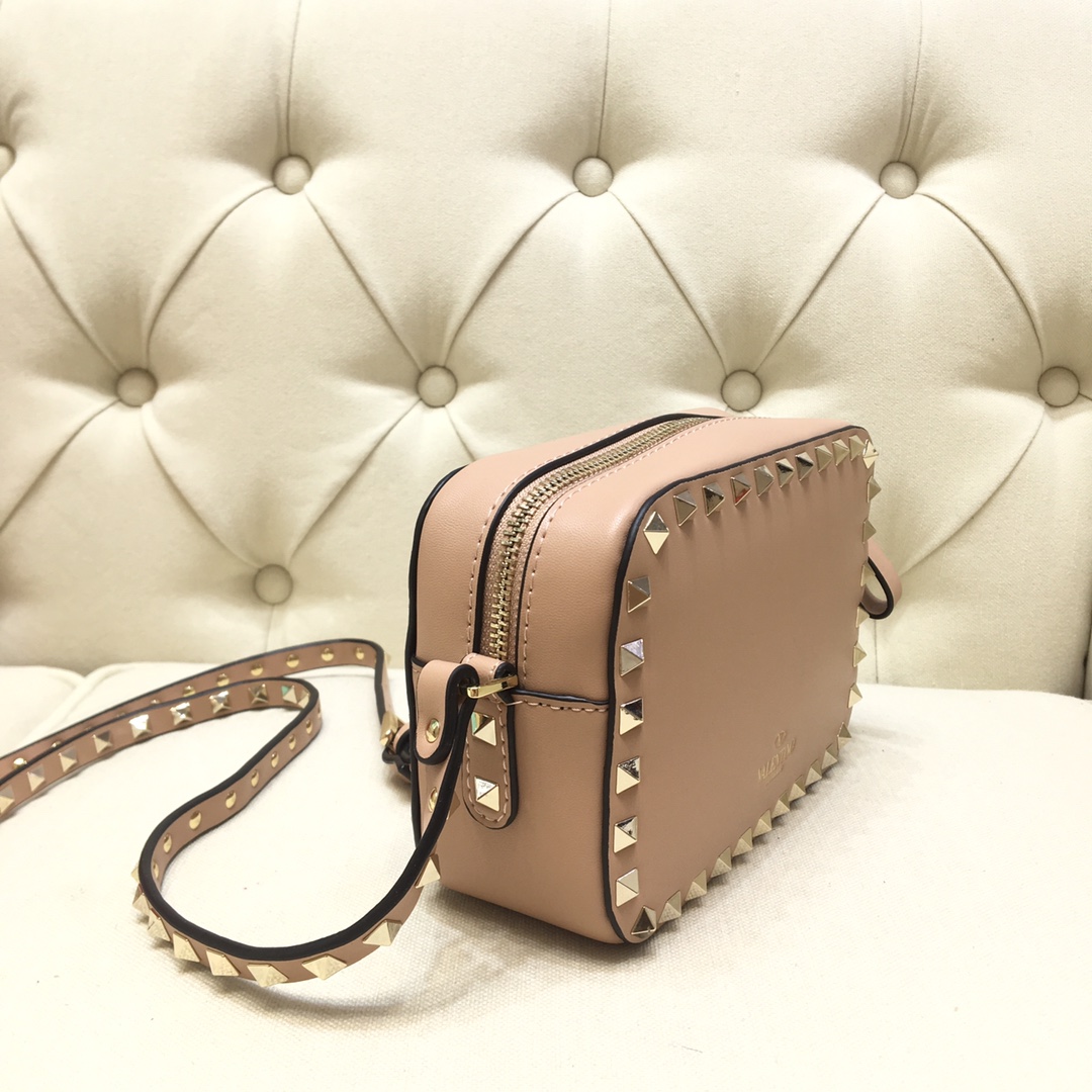 Va1e*ntin0 small rockstud grainy leather crossobody bag cream vw2b0809 18 x 6 x 12 cm