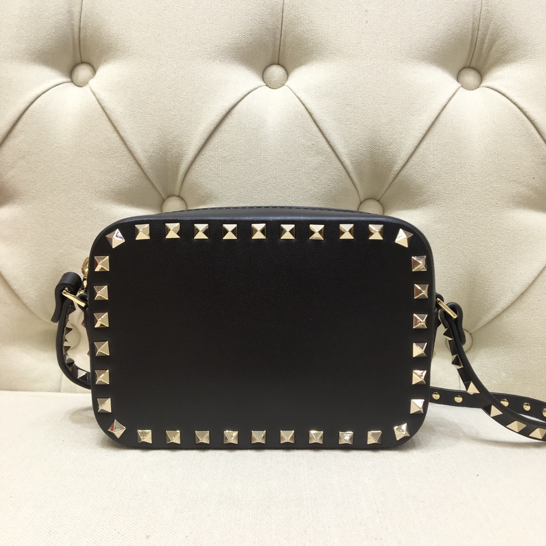 Va1e*ntin0 small rockstud grainy leather crossobody bag gold metal vw2b0809 18 x 6 x 12 cm
