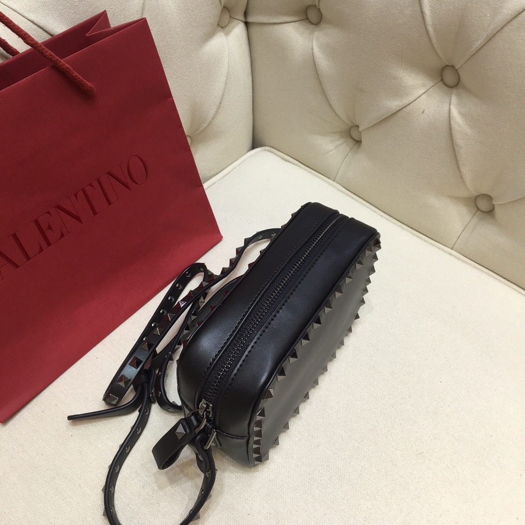 Va1e*ntin0 small rockstud grainy leather crossobody bag silver metal vw2b0809 18 x 6 x 12 cm
