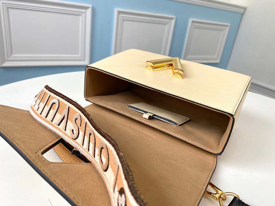 l0vis Vvtt0n twist mm handbag in cream m55851 23 x 17 x 9.5 cm
