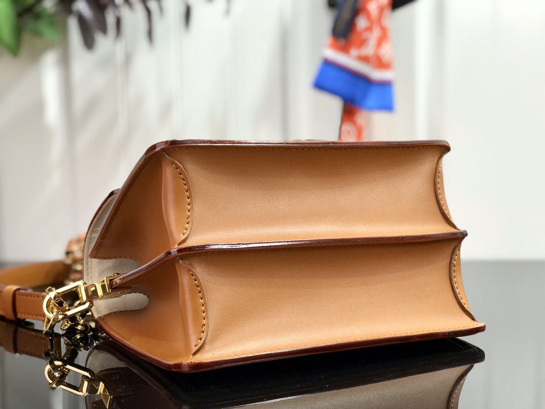 l0vis Vvtt0n mini dauphine epi leather cream m55964 20 x 15 x 9 cm
