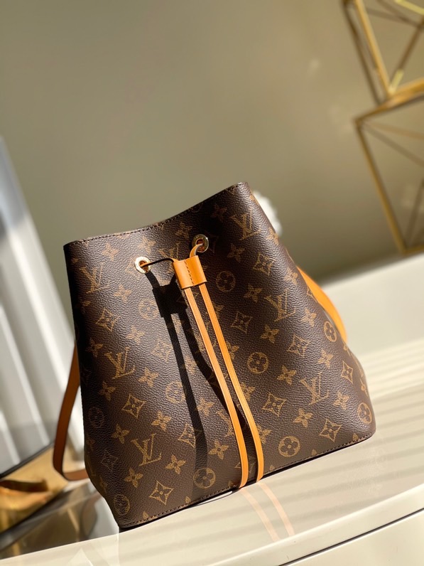 l0vis Vvtt0n néonoé mm monogram canvas orange m44020 26 cm