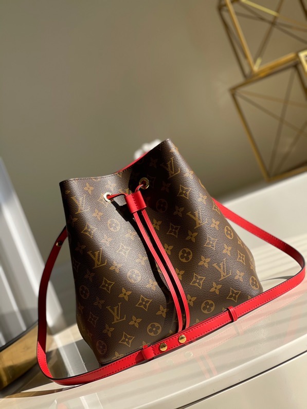 l0vis Vvtt0n néonoé mm monogram canvas red m44021 26 cm