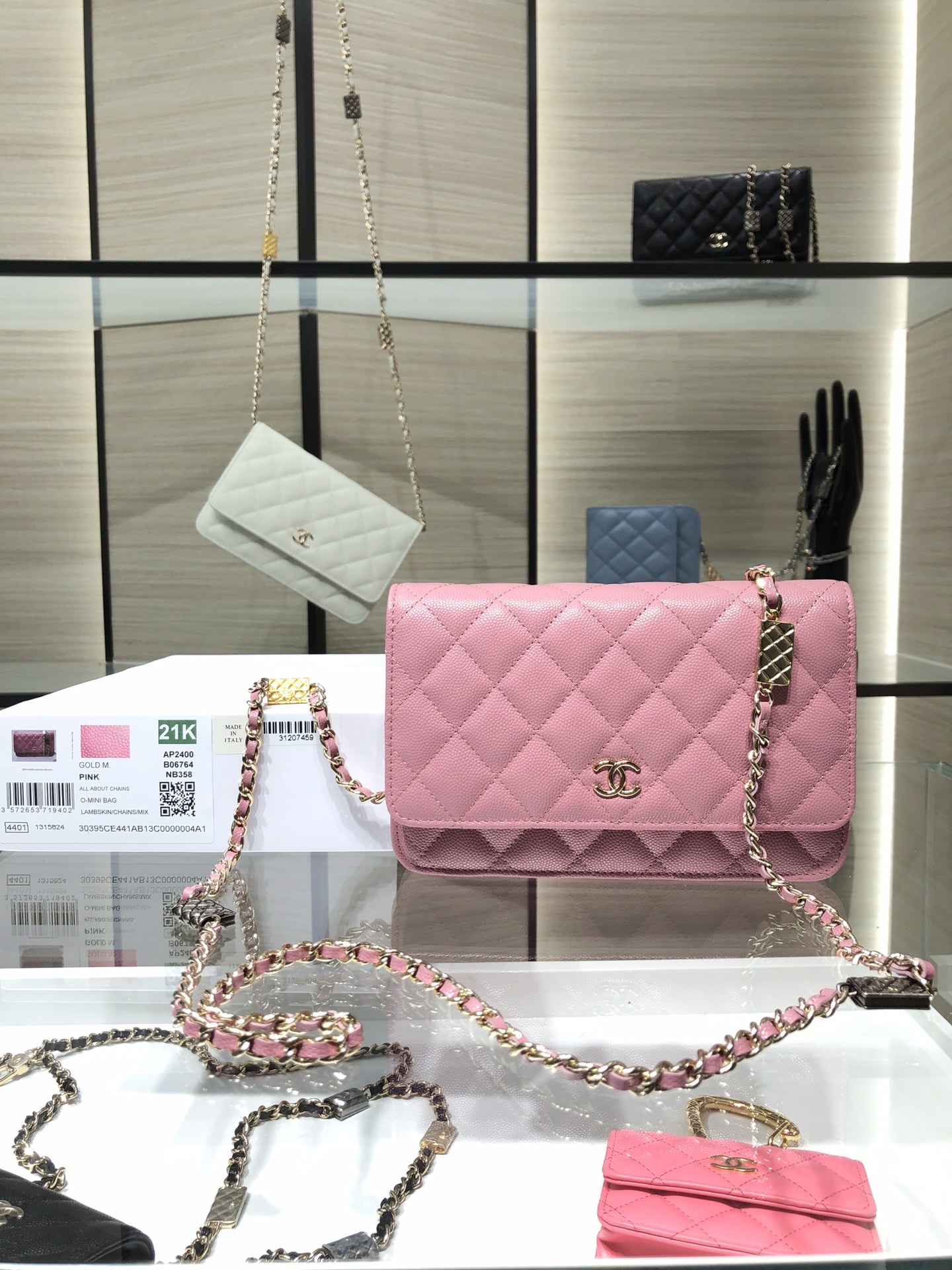 Ch**el wallet on chain pink ap2400 19 cm
