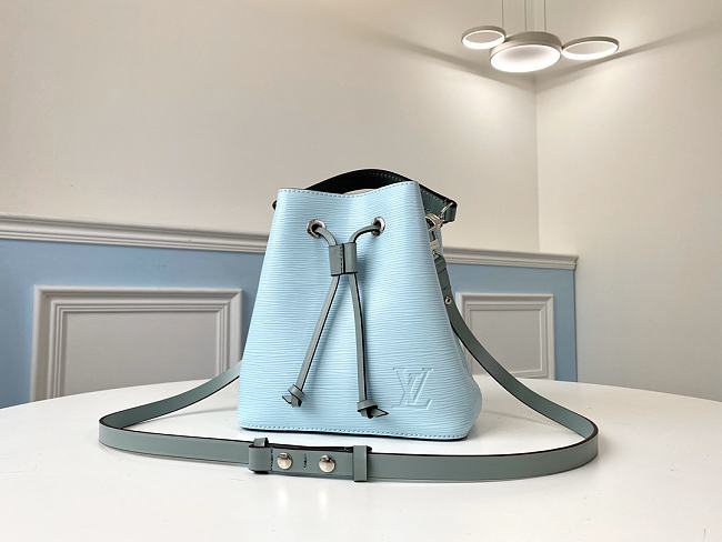 l0vis Vvtt0n neonoe bb light blue m56212 20 cm