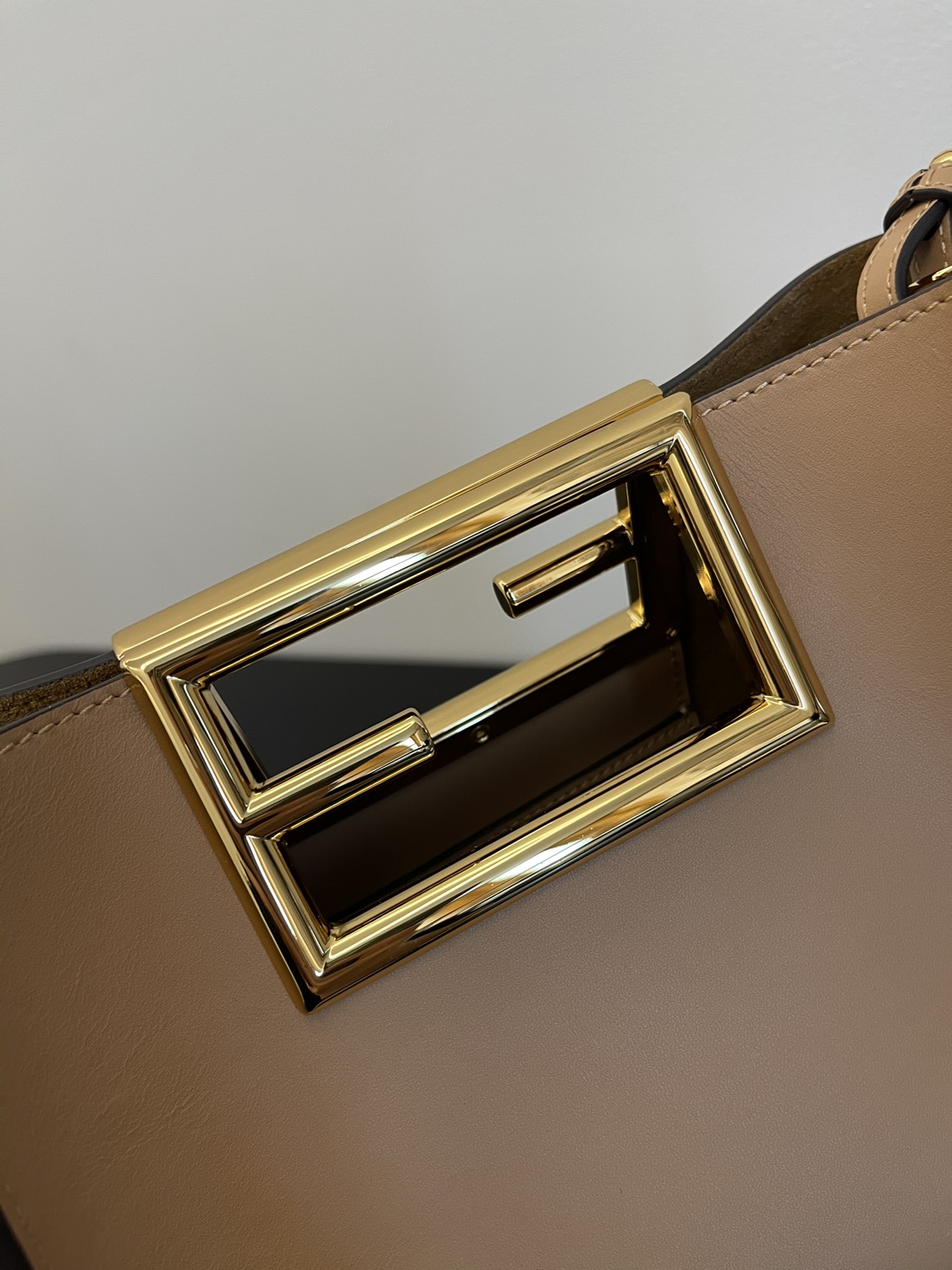 F**di small way leather shoulder bag beige 8bs054 20x9x17cm