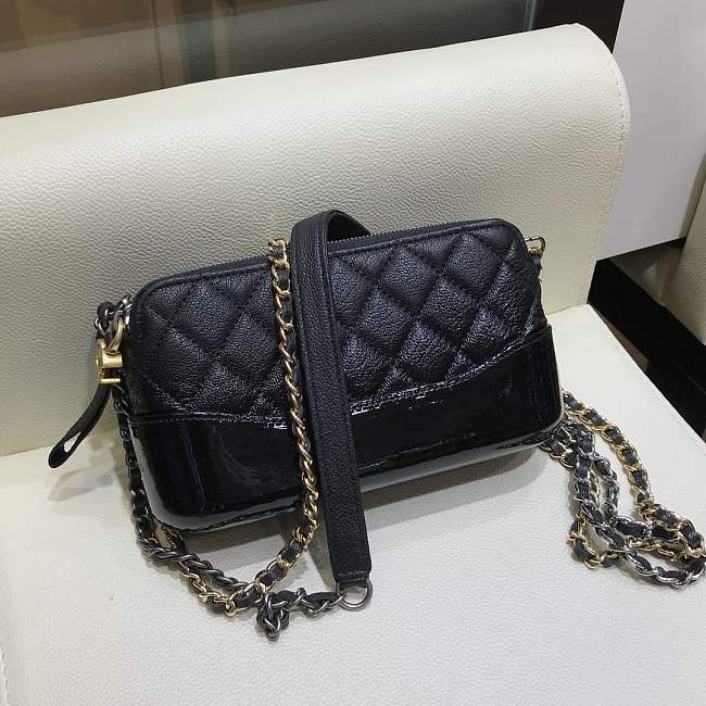 Ch**el gabrielle clutch black in grain leather a94505 18 x 6 x 11 cm