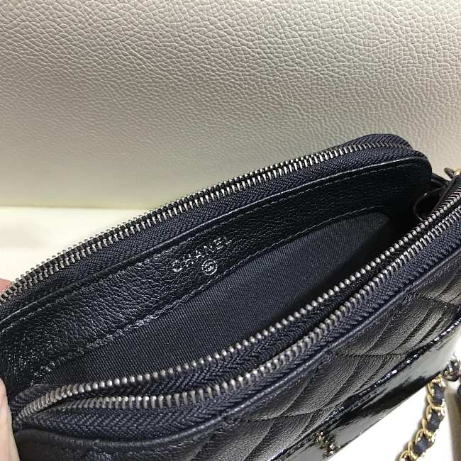 Ch**el gabrielle clutch black in grain leather a94505 18 x 6 x 11 cm