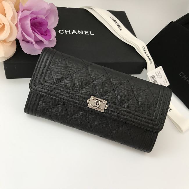 Ch**el long wallet smooth leather black & silver-tone metal a80286 19 x 10.5 x 3 cm